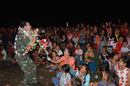 Đoàn Văn công Quân khu 7 biểu diễn tại tỉnh U Đôm Xay – Lào: Đêm nhớ mãi ở Mường Hun