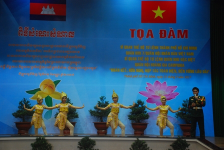 Tọa đàm sĩ quan trẻ Bộ Tư lệnh TP.HCM và Bộ Tư lệnh Quân khu đặc biệt Quân đội Hoàng gia Campuchia