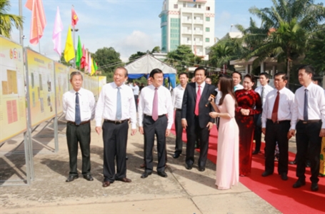 Trưng bày tài liệu lưu trữ “Quá trình hình thành và phát triển tỉnh Long An”