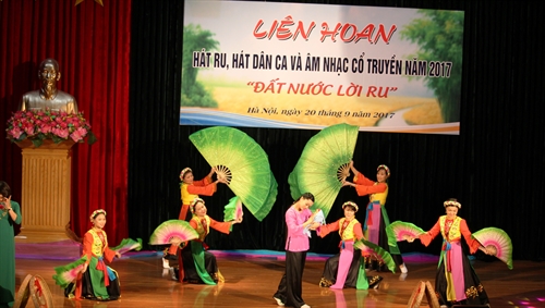 Nữ cảnh sát biển thi hát ru “Đất nước lời ru”