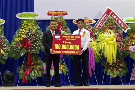Viettel Long An: Kinh doanh gắn với trách nhiệm xã hội