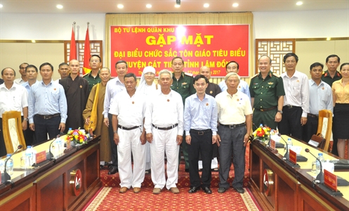 ​Bộ Tư lệnh Quân khu 7 gặp mặt đại biểu chức sắc tôn giáo tiêu biểu huyện Cát Tiên tỉnh Lâm Đồng