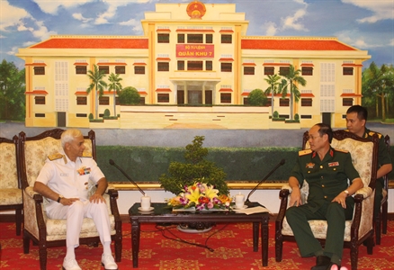 Bộ Tư lệnh Quân khu 7 tiếp đoàn Chủ tịch Ủy ban Tham mưu trưởng kiêm Tư lệnh Hải quân Ấn Độ