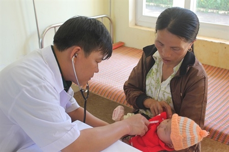 Binh đoàn 16 khám, cấp phát thuốc miễn phí cho trẻ em khuyết tật