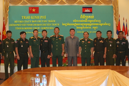 Đoàn Ủy ban chuyên trách phủ Việt Nam thăm và làm việc tại Campuchia