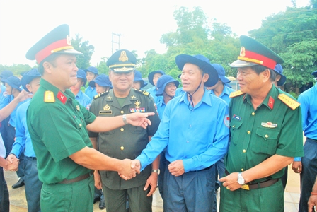 Các đội chuyên trách Quân khu 7 lên đường thực hiện nhiệm vụ tại Campuchia