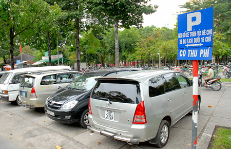 Thành phố Hồ Chí Minh thí điểm thu phí đỗ xe qua điện thoại