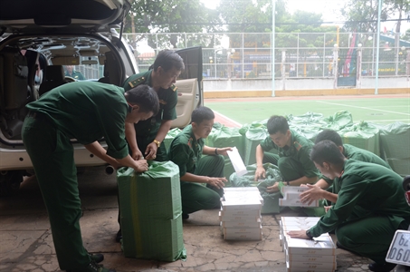 Bộ đội Biên phòng tỉnh Long An: bắt vụ buôn lậu, thu giữ 12.000 gói thuốc lá ngoại