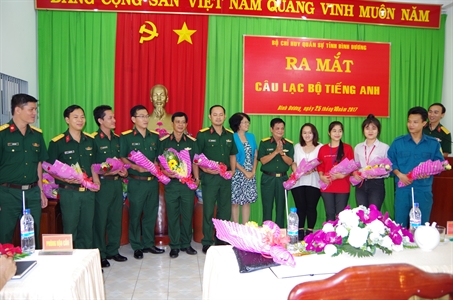 Bộ CHQS tỉnh Bình Dương ra mắt Câu lạc bộ tiếng Anh