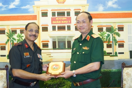 Bộ Tư lệnh Quân khu 7 tiếp Đoàn Học viện Quản lý Quốc phòng Ấn Độ