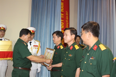 Quân khu 7 tổ chức Hội nghị báo cáo viên và trao thưởng Hội thi phòng Hồ Chí Minh