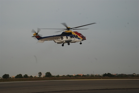 Cứu ngư dân gặp nạn ở Trường Sa bằng máy bay