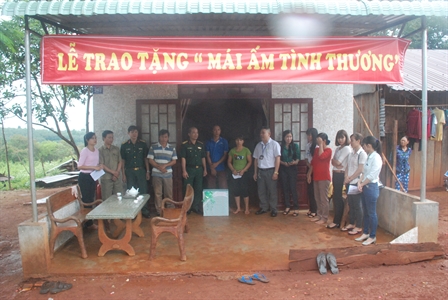 Trường Cao đẳng nghề số 7 trao tặng ngôi nhà "Mái ấm tình thương"