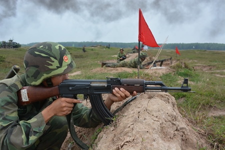 Trung đoàn Gia Định diễn tập bắn đạn thật