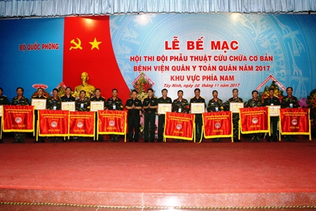 Bế mạc Hội thi Đội phẫu thuật cứu chữa cơ bản Bệnh viện Quân y toàn quân năm 2017 khu vực phía Nam