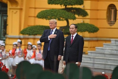Chùm ảnh: Chủ tịch nước đón, hội đàm, họp báo chung với Tổng thống Donald Trump