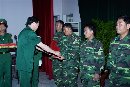 110 học viên Campuchia hoàn thành lớp tập huấn quân sự