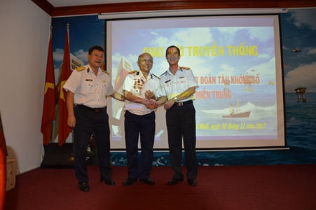 Đoàn cựu chiến binh “Đoàn tàu không số” thăm Lữ đoàn 125 Hải quân