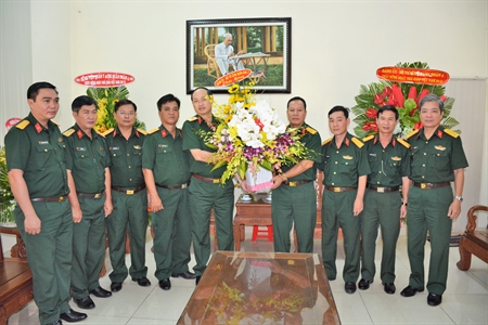 Thiếu tướng Nguyễn Văn Nam, Phó Tư lệnh Quân khu 7 chúc mừng Ngày Nhà giáo Việt Nam 20/11