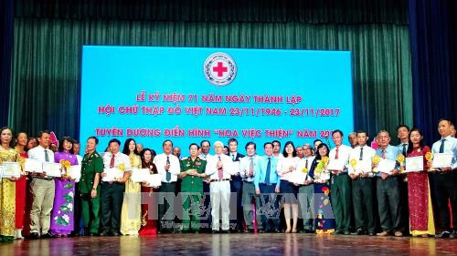 Tuyên dương gương điển hình “Hoa việc thiện”