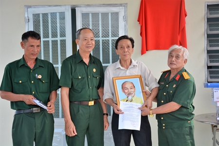 Ban liên lạc Cựu chiến binh Sư đoàn 5 trao nhà "Nghĩa tình đồng đội"
