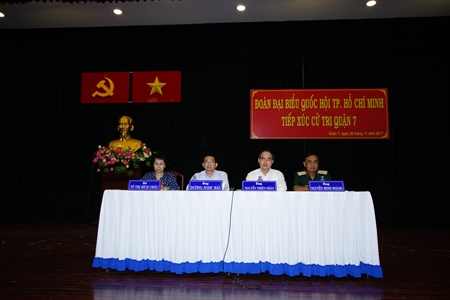 Đoàn đại biểu Quốc hội Thành phố Hồ Chí Minh tiếp xúc cử tri quận 7