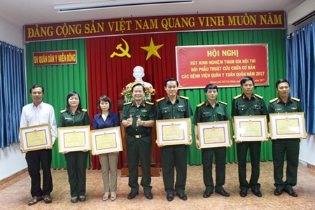 Bệnh viện quân dân y miền Đông rút kinh nghiệm hội thi đội phẫu thuật cứu chữa cơ bản toàn quân năm 2017