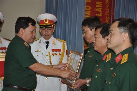 Cục Chính trị Quân khu 7 tổ chức Hội nghị báo cáo viên tháng 11