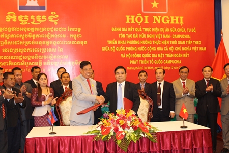 Bộ Quốc phòng Việt Nam hội đàm với Hội đồng Quốc gia Mặt trận đoàn kết phát triển Tổ quốc Campuchia.