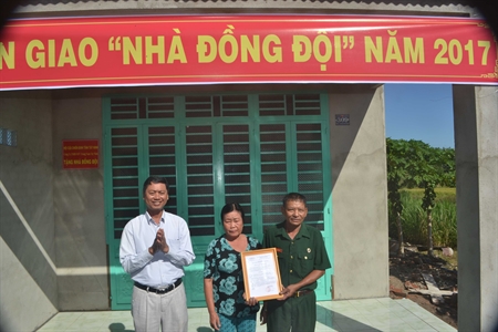 Hội Cựu chiến binh tỉnh Tây Ninh trao nhà đồng đội