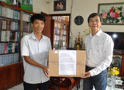 ​Trao tặng gần 2 ngàn cuốn sách cho Vùng 5 Hải Quân