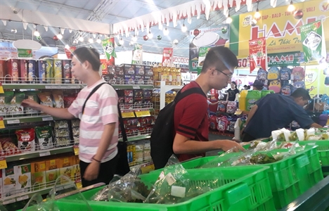 TPHCM: Hàng hóa đa dạng, giá cả ổn định dịp Tết