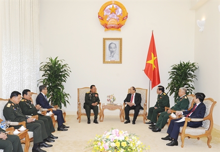 Thủ tướng tiếp Bộ trưởng Quốc phòng Lào