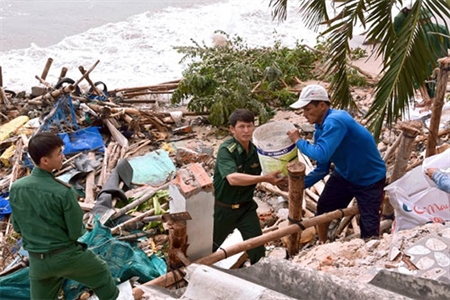 Đồn Biên phòng Thanh Hải (BĐBP Bình Thuận): Giúp dân khắc phục hậu quả biển xâm thực