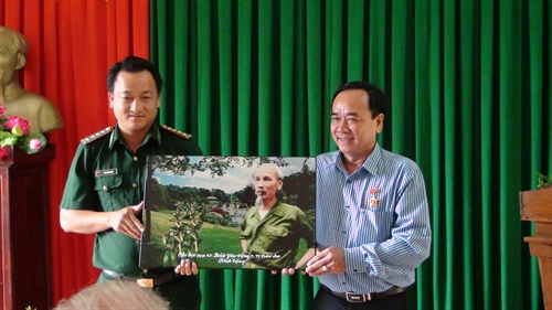 Hội Cựu chiến binh Thành phố Tân An, tỉnh Long An: Thăm bộ đội Biên phòng tỉnh Long An