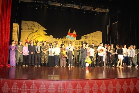 Công diễn vở kịch “Châu về hợp Phố”