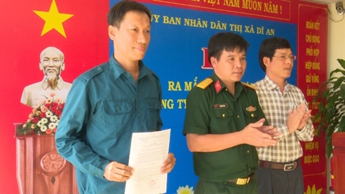 Thị xã Dĩ An, tỉnh Bình Dương: Ra mắt đơn vị tự vệ Công ty cấp nước Bình An