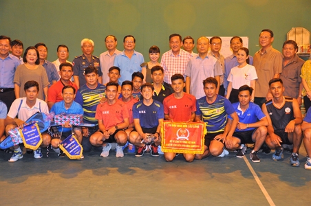 ​Giao hữu cầu lông giữa Bộ Tư lệnh Quân khu 7 với Bộ Tư lệnh Hiến binh Campuchia