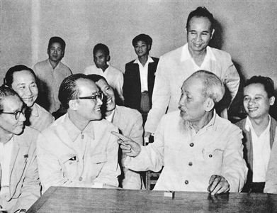 Lời Bác Hồ dạy ngày này năm xưa: Anh chị em trí thức ta cũng nên có cuộc vận động để góp phần vào phong trào chung
