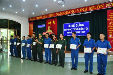 Bộ Tư lệnh Thành phố Hồ Chí Minh: Bế giảng lớp học tiếng dân tộc khóa 3 năm 2017