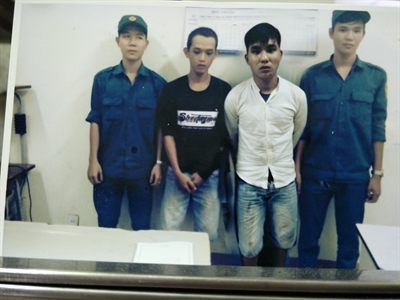 Hai dân quân dũng cảm truy bắt tội phạm