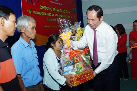 Chủ tịch nước Trần Đại Quang thăm, tặng quà gia đình chính sách huyện Củ Chi
