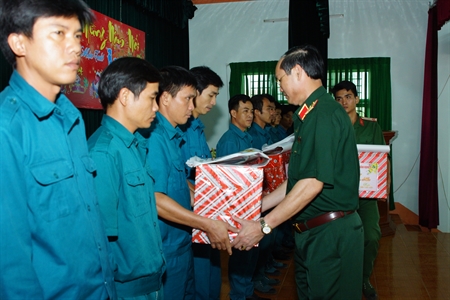 Thiếu tướng Nguyễn Văn Nam, Phó Tư lệnh Quân khu 7 chúc tết Lực lượng vũ trang tỉnh Bình Phước