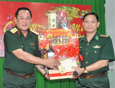 Trung tướng Võ Minh Lương, Tư lệnh Quân khu 7 thăm, chúc Tết các đơn vị LLVT đóng quân tại tỉnh Bà Rịa – Vũng Tàu
