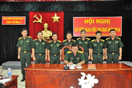 Cụm thi đua 7 Phòng thuộc Cục Chính trị Quân khu 7 ký kết giao ước thi đua năm 2018