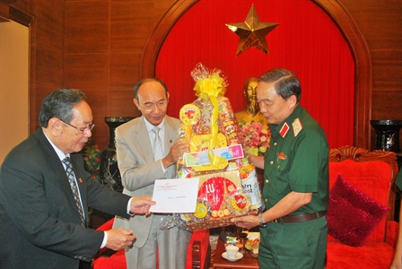 Đoàn đại biểu Hội thánh tin lành Việt Nam chúc tết Bộ Tư lệnh Quân khu 7