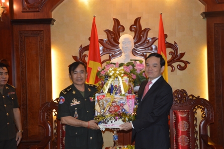 Tiểu khu quân sự tỉnh Ót-Do-Min-Chay (Vương quốc Campuchia) đến thăm, chúc tết Tỉnh ủy - UBND và LLVT tỉnh Tây Ninh