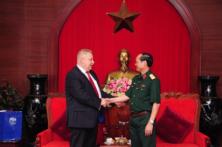 Các  đoàn khách quốc tế đến thăm, chúc tết Bộ Tư lệnh Quân khu 7.