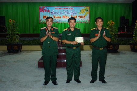 Thiếu tướng Nguyễn Minh Hoàng, Phó Chính ủy Quân khu 7 chúc tết Sư đoàn 5