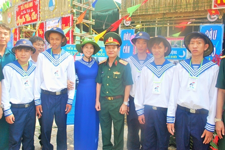 Thiếu tướng Lê Bửu Tuấn, Phó Tư lệnh, Tham mưu trưởng Quân khu kiểm tra tổ chức hội trại tòng quân tại tình Bình Dương